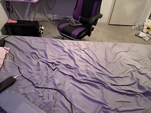 LaylaKutiex online show from April 21, 2026, 12:34 am