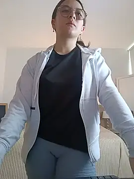 Bella Sumers online show from June 24, 2026, 4:05 pm