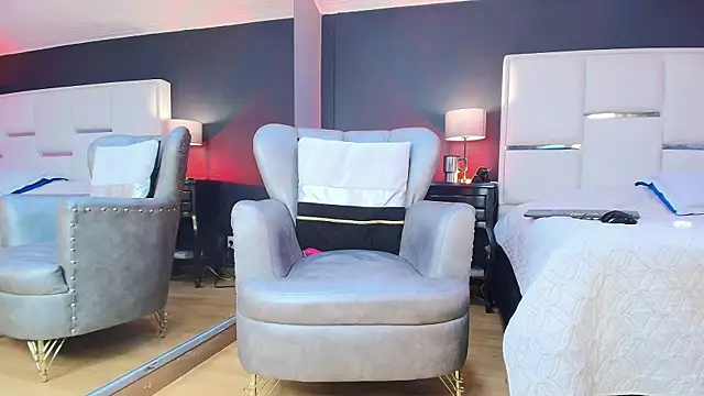 Samantha Milf   online show from July 24, 2026, 7:32 pm