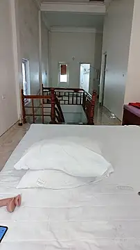 JunCii online show from November 23, 2025, 9:08 am