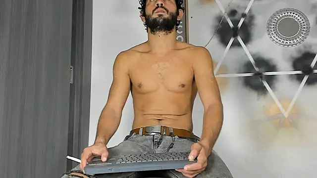 Snapshot of Aaron_haren1 chatting on September 23, 2025, 2:07 am Aaron haren1 online show from September 23, 2025, 2:07 am