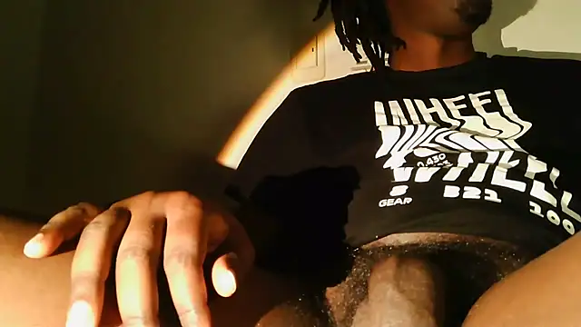 logan1843 online show from April 7, 2026, 4:42 pm