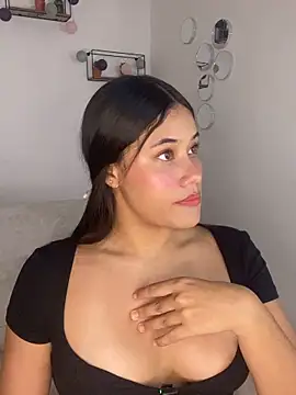 Snapshot of AlisxxnFx chatting on March 18, 2026, 4:04 am AlisxxnFx online show from March 18, 2026, 4:04 am