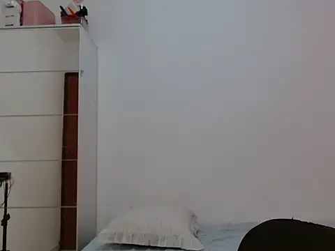ApenasLys online show from July 15, 2026, 1:56 am