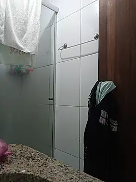 ApenasLys online show from December 4, 2025, 11:37 pm