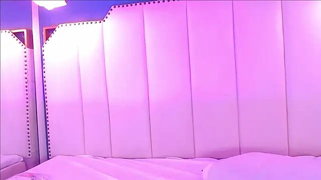 Snapshot of SophiaBloss chatting on October 10, 2025, 3:46 pm SophiaBloss online show from October 10, 2025, 3:46 pm