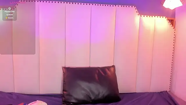 Snapshot of SophiaBloss chatting on January 16, 2026, 3:43 am SophiaBloss online show from January 16, 2026, 3:43 am