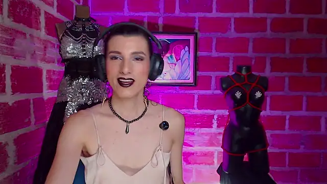 Snapshot of Moira-Hot chatting on March 29, 2026, 6:31 pm Moira-Hot online show from March 29, 2026, 6:31 pm