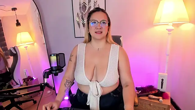 hollie joliie online show from February 26, 2026, 12:38 pm