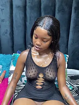 Littlebunny33 online show from June 20, 2026, 6:35 pm