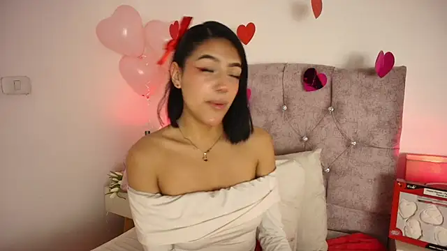 Dulce Bella  online show from February 15, 2026, 3:40 am