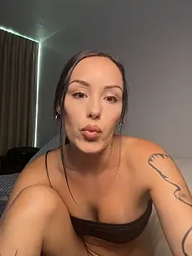 gardenxrose online show from November 27, 2025, 2:45 am