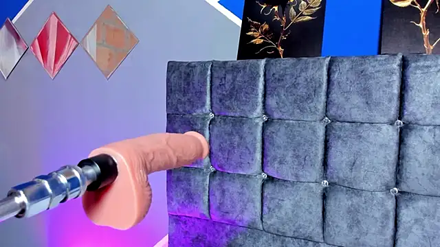 lau-hot online show from October 3, 2025, 8:10 pm