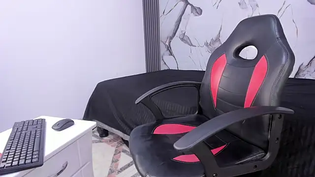 Hillarytonsonx online show from September 13, 2025, 12:27 pm