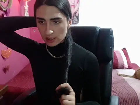 lola diez online show from September 21, 2025, 5:01 am