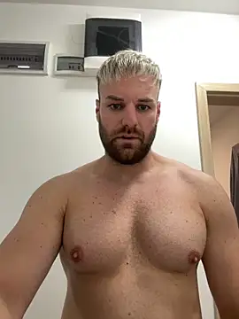 Snapshot of TheKevinboy chatting on September 12, 2025, 11:37 pm TheKevinboy online show from September 12, 2025, 11:37 pm