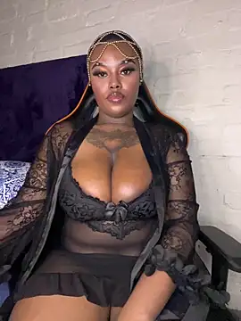 Snapshot of QUEEN_NOBUHLE_777 chatting on March 18, 2026, 10:32 pm QUEEN NOBUHLE 777 online show from March 18, 2026, 10:32 pm