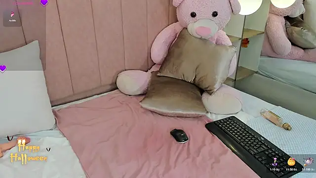 ayelen spacee online show from October 25, 2025, 8:24 am