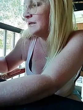 Goldenndoll online show from November 18, 2025, 8:23 pm