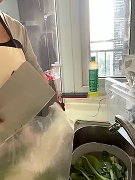 smgirls online show from November 15, 2025, 9:24 am