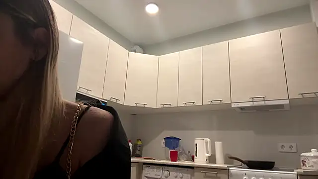 Denni Spilber online show from November 8, 2025, 3:26 pm