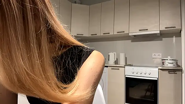 Denni Spilber online show from October 9, 2025, 5:13 pm