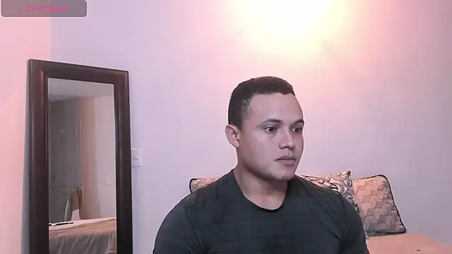 KingLevi01 online show from September 18, 2025, 10:35 pm