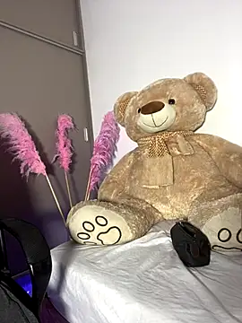 Charlottediolet online show from September 18, 2025, 11:24 am