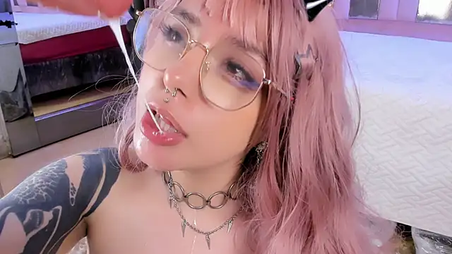 BizzyNoar online show from September 20, 2025, 10:53 am