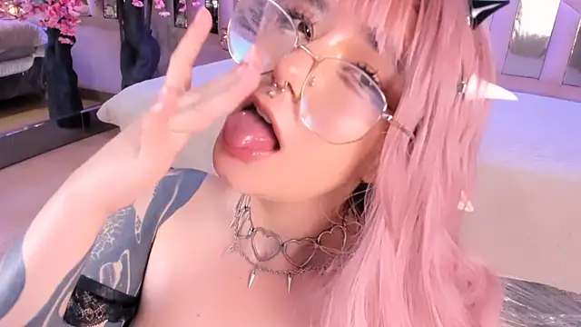 BizzyNoar online show from September 26, 2025, 11:17 am