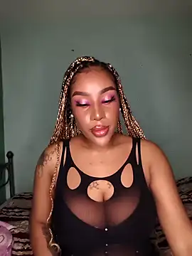 Snapshot of Queen_Amara chatting on October 6, 2025, 1:40 am Queen Amara online show from October 6, 2025, 1:40 am