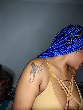 Snapshot of Queen_Amara chatting on March 19, 2026, 4:23 am Queen Amara online show from March 19, 2026, 4:23 am