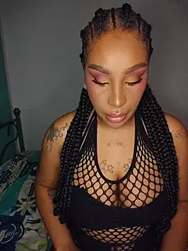 Snapshot of Queen_Amara chatting on May 29, 2026, 3:45 am Queen Amara online show from May 29, 2026, 3:45 am