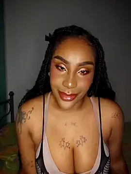 Snapshot of Queen_Amara chatting on May 11, 2026, 3:52 am Queen Amara online show from May 11, 2026, 3:52 am