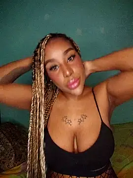 Snapshot of Queen_Amara chatting on October 27, 2025, 2:45 am Queen Amara online show from October 27, 2025, 2:45 am