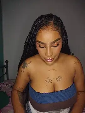 Snapshot of Queen_Amara chatting on May 16, 2026, 4:11 am Queen Amara online show from May 16, 2026, 4:11 am