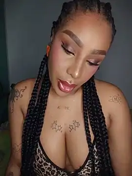 Snapshot of Queen_Amara chatting on June 1, 2026, 4:02 am Queen Amara online show from June 1, 2026, 4:02 am