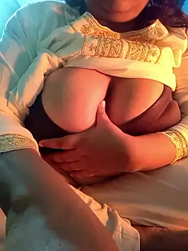 bitch-horny online show from January 13, 2026, 3:05 pm