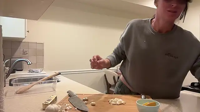 NurseStephania online show from September 27, 2025, 9:54 pm