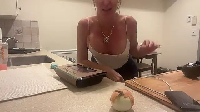 NurseStephania online show from October 7, 2025, 11:39 pm