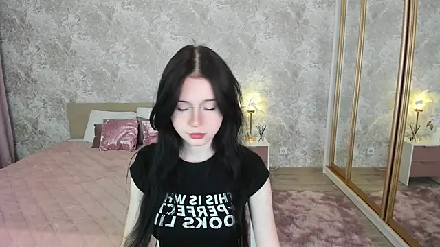 VioletHarme online show from April 29, 2026, 11:36 am