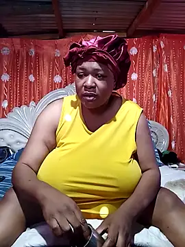 BUSTY QUEEEN online show from October 15, 2025, 6:00 am