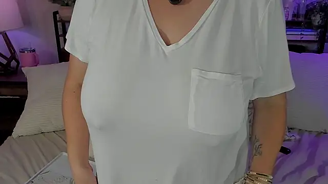 Snapshot of BigBoobsMcGee chatting on September 14, 2025, 12:55 am BigBoobsMcGee online show from September 14, 2025, 12:55 am