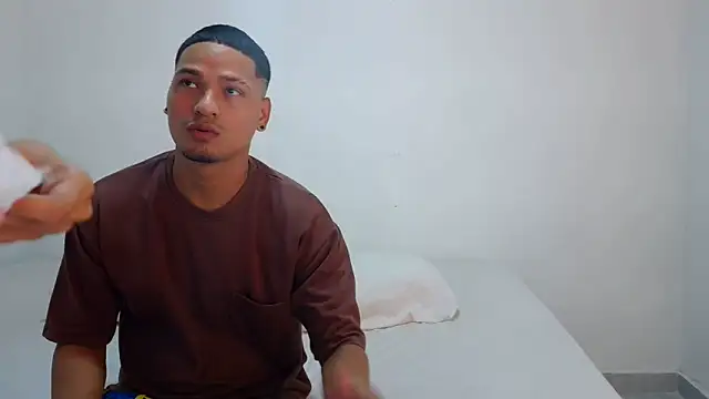 Snapshot of Sexy777Couple chatting on September 17, 2025, 7:27 pm Sexy777Couple online show from September 17, 2025, 7:27 pm