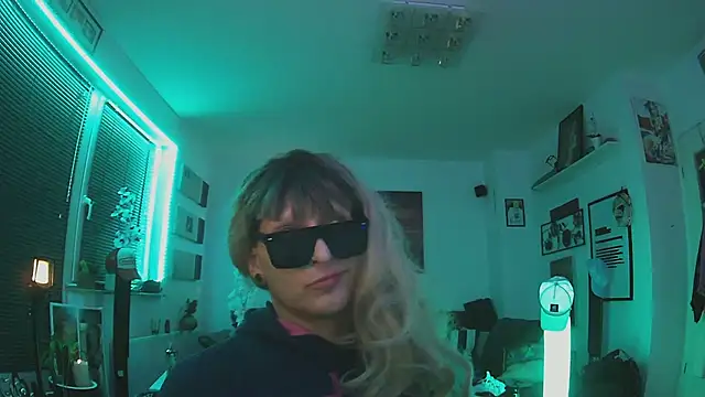 hellgirl1980 online show from October 22, 2025, 8:08 pm