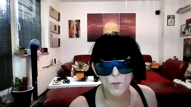 hellgirl1980 online show from September 23, 2025, 5:09 pm