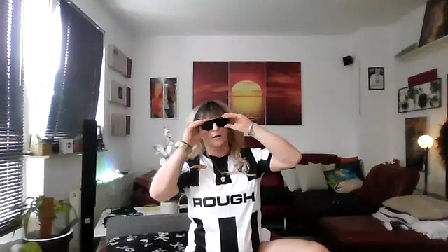 hellgirl1980 online show from October 9, 2025, 2:06 pm