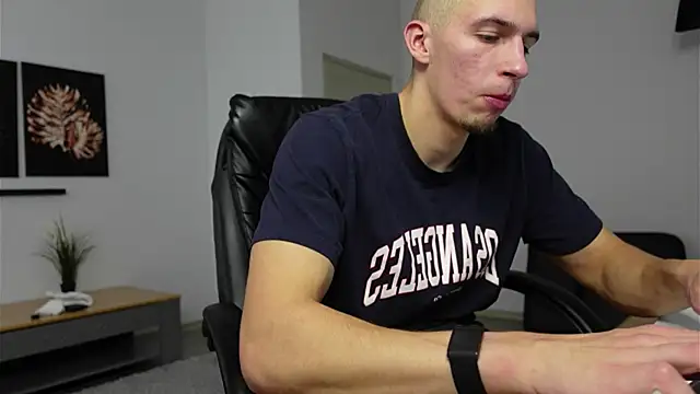 Ryan Dozer online show from October 30, 2025, 8:12 am