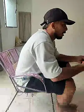 Snapshot of yeffito1 chatting on February 6, 2026, 7:10 pm yeffito1 online show from February 6, 2026, 7:10 pm