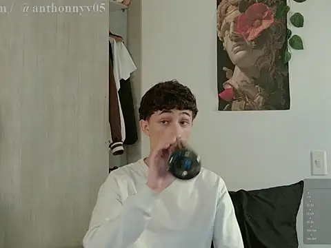 anthonny 05 online show from October 12, 2025, 11:44 am